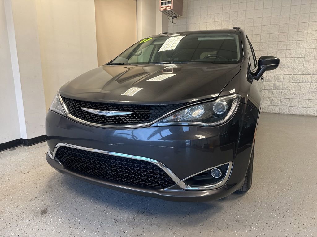 Used 2017 Chrysler Pacifica Touring-L Plus FWD image 41