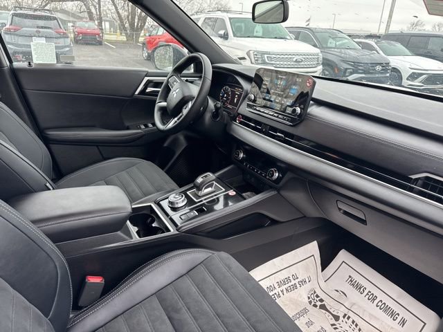 Used 2024 Mitsubishi Outlander SE image 8