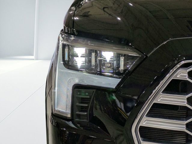 Used 2025 Toyota Sequoia Capstone AWD/4WD image 9