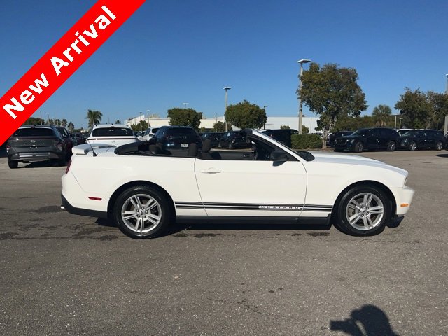 Used 2010 Ford Mustang Convertible image 10
