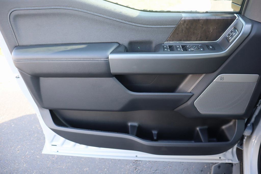 New 2026 Ford F250 Lariat w/ Black Appearance Package image 15