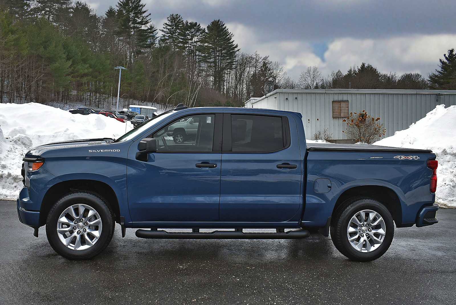 Used 2024 Chevrolet Silverado 1500 Custom image 4