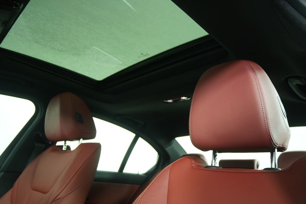 Used 2025 BMW 330i Sedan image 11