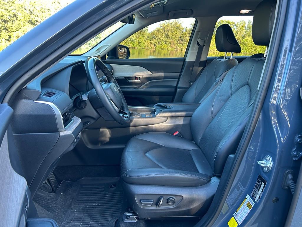 Used 2024 Toyota Grand Highlander Limited image 15