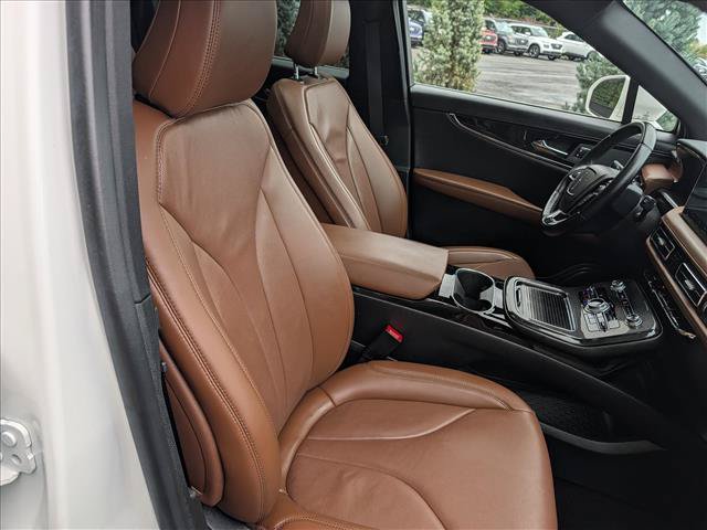 Used 2023 Lincoln Nautilus Reserve AWD/4WD image 14