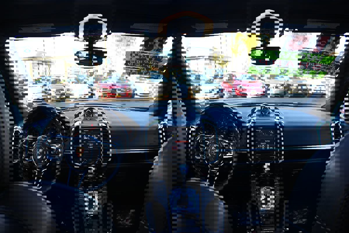 Used 2018 Porsche Cayenne Platinum Edition image 25