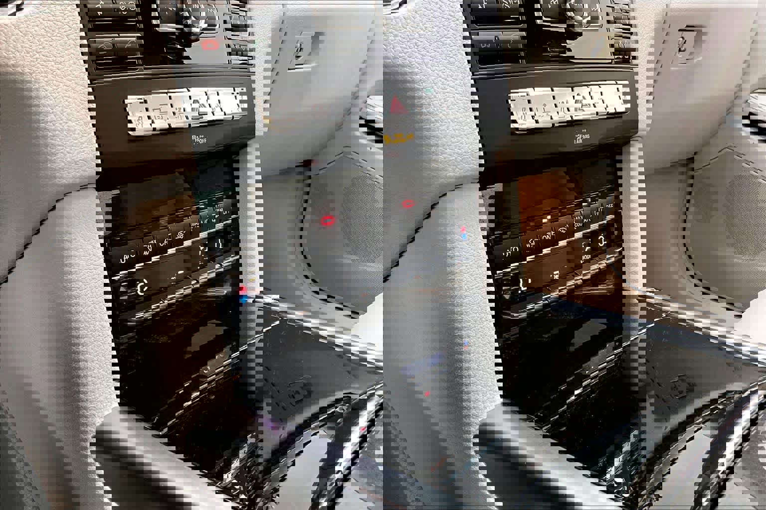 Used 2014 Mercedes-Benz E 350 Sedan image 32