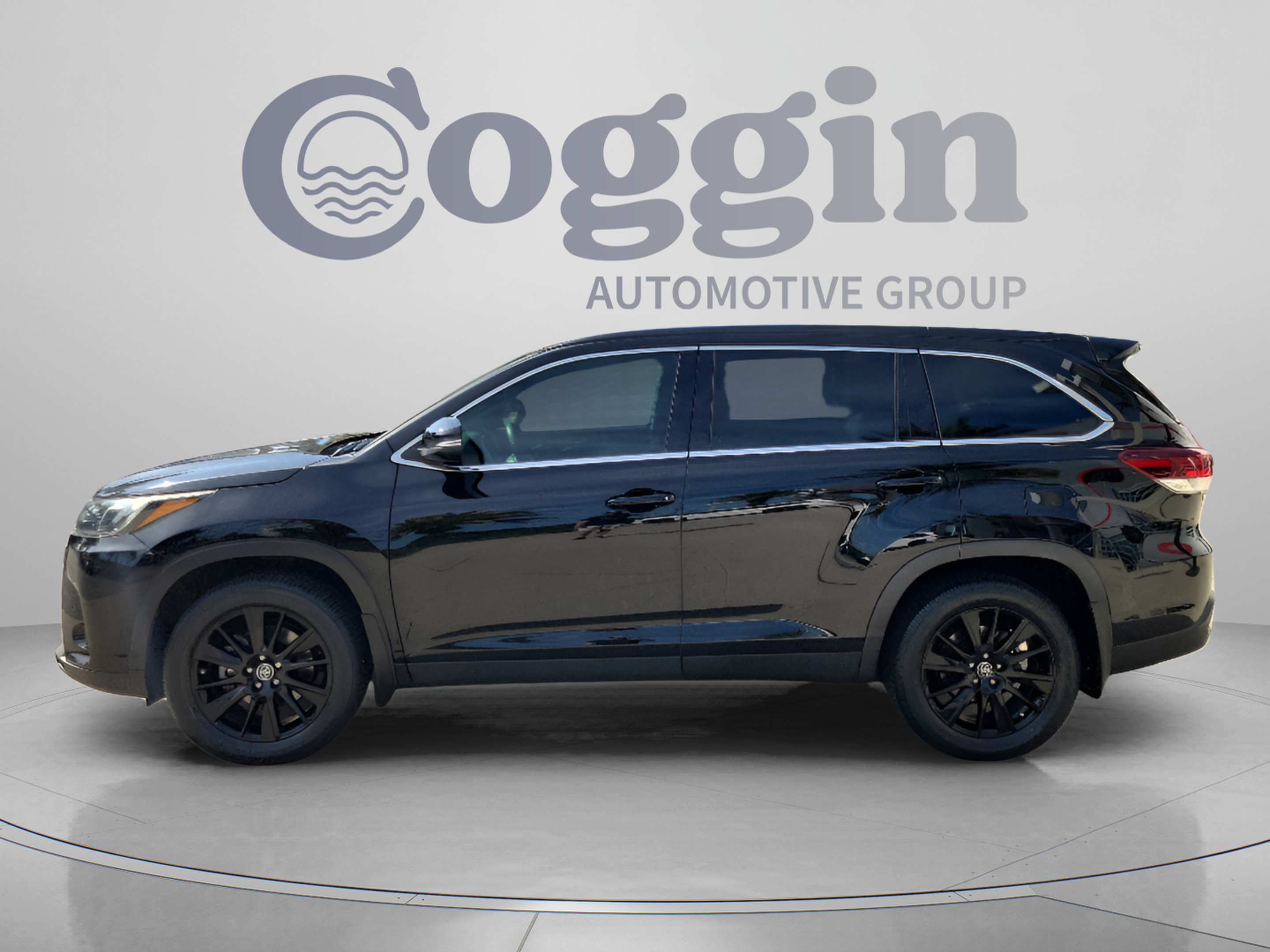 Used 2019 Toyota Highlander SE AWD/4WD image 2