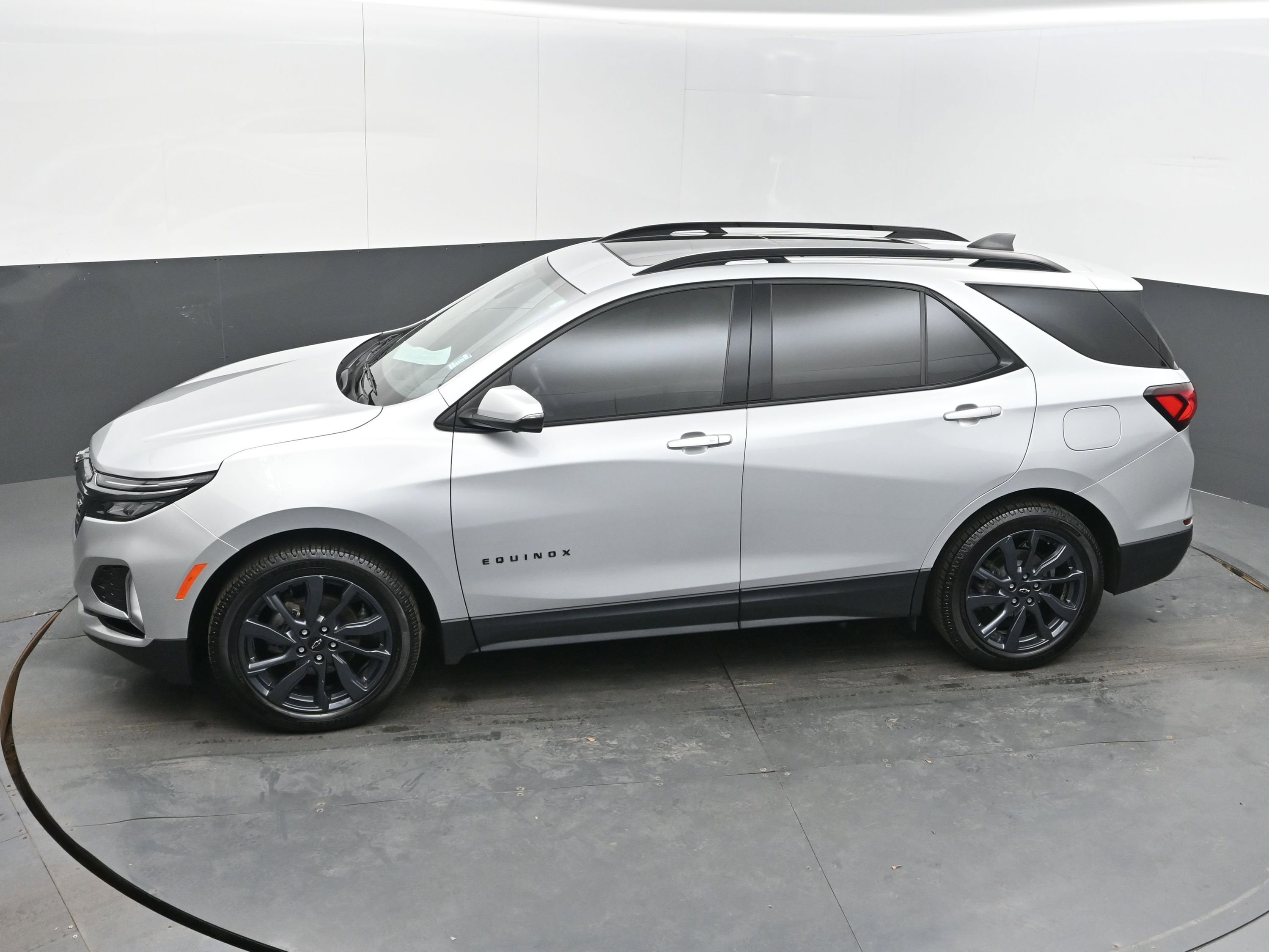 Used 2022 Chevrolet Equinox RS w/ RS Leather Package image 34