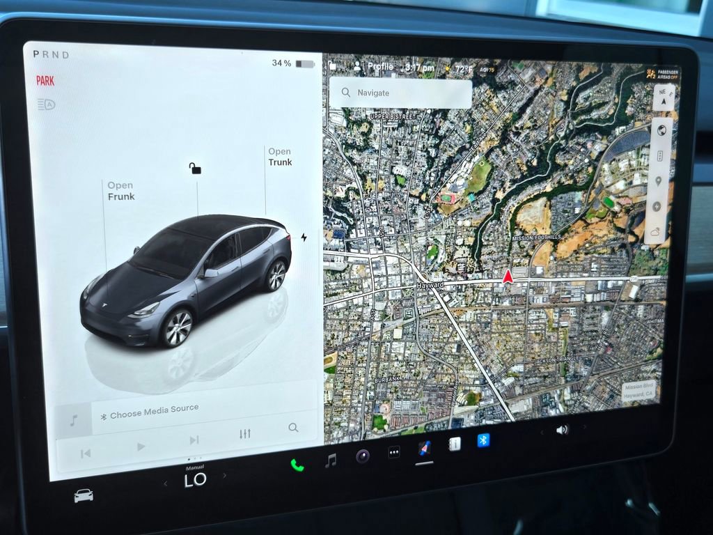 Used 2023 Tesla Model Y Long Range image 18