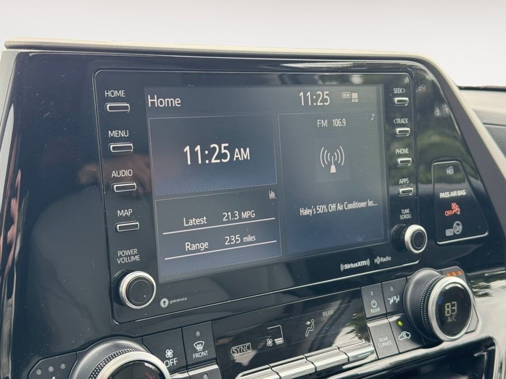 Used 2021 Toyota Highlander XLE AWD/4WD image 13