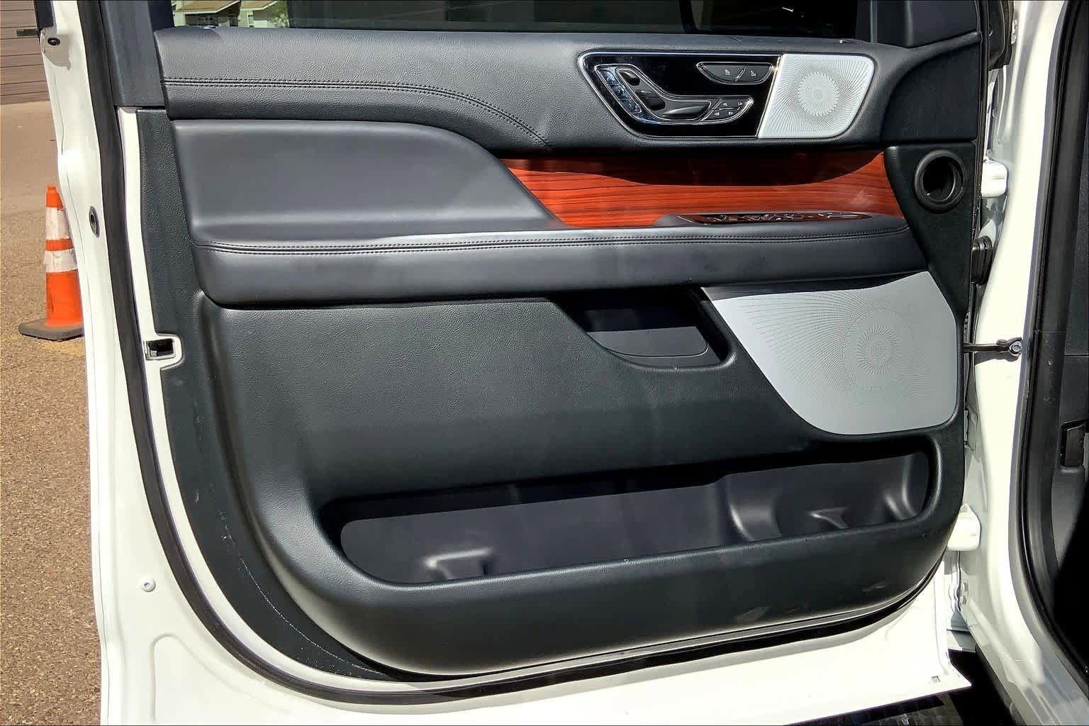 Used 2024 Lincoln Navigator Reserve image 22