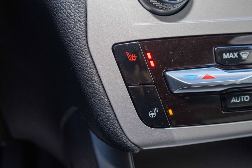 Used 2022 Ford Explorer XLT w/ Equipment Group 202A image 23