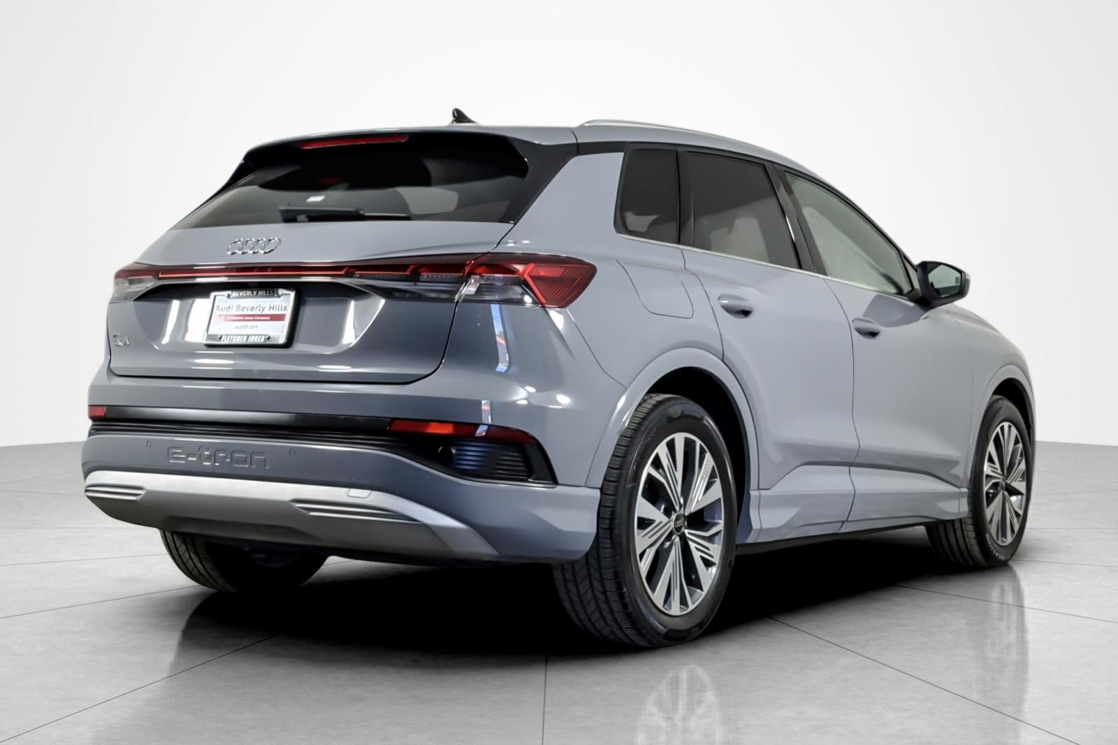 Used 2025 Audi Q4 e-tron Premium RWD image 5
