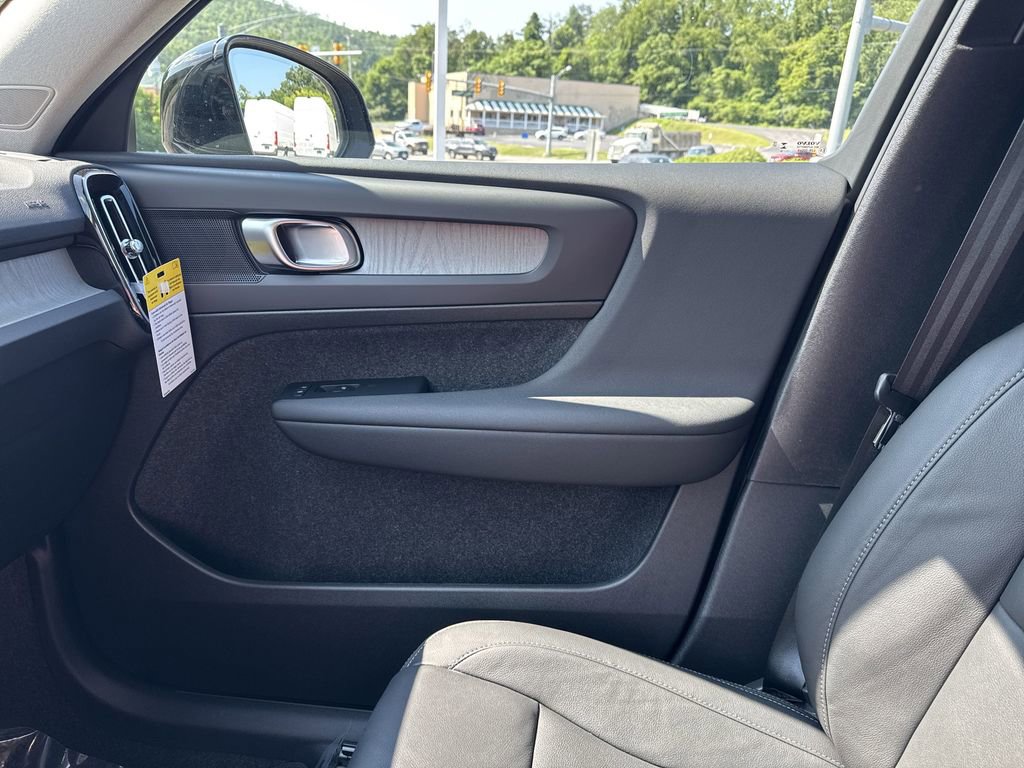 New 2026 Volvo XC40 B5 Core w/ Protection Package Premier image 28