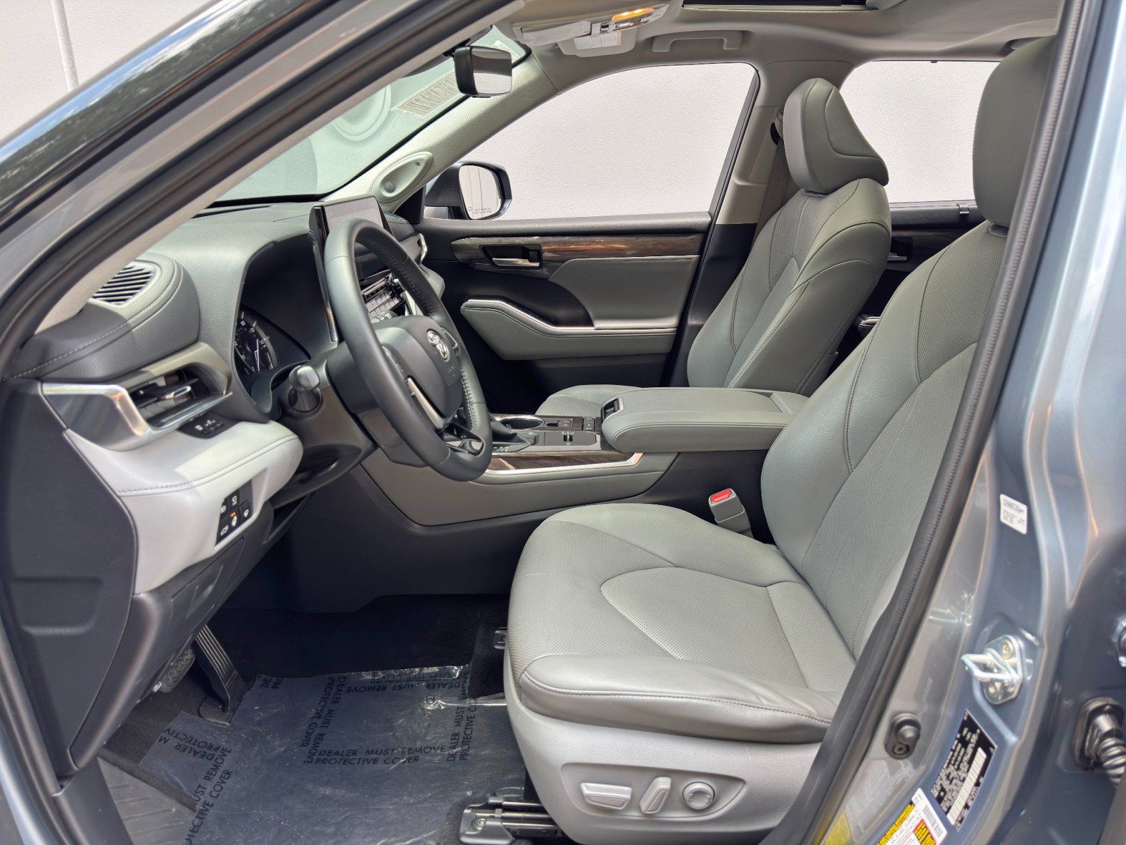 Used 2020 Toyota Highlander Limited FWD image 16
