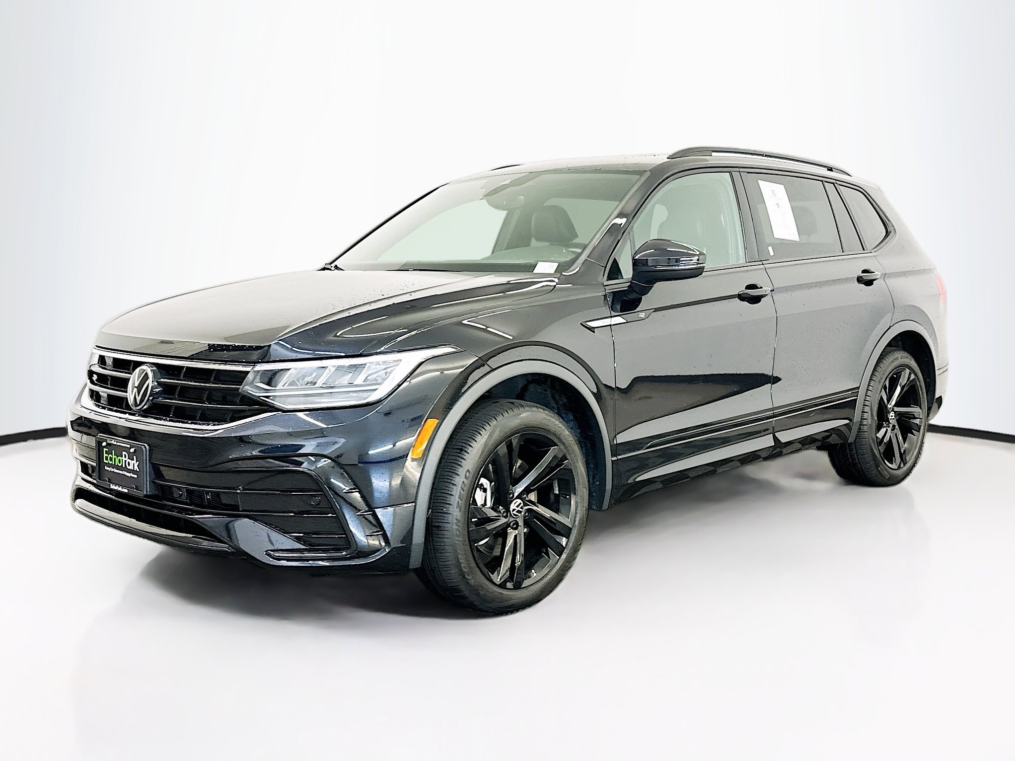 Used 2024 Volkswagen Tiguan SE R-Line image 3