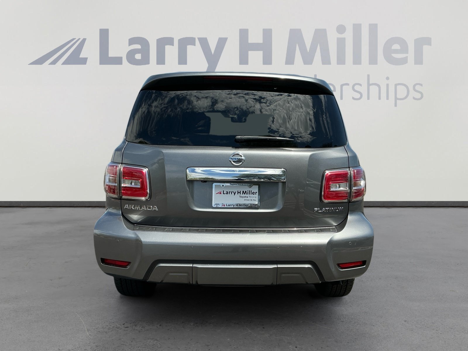 Used 2020 Nissan Armada Platinum w/ Captain's Chairs Package RWD image 4