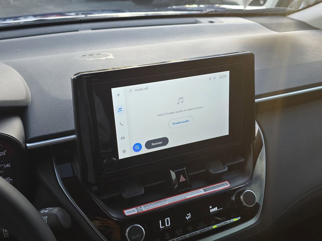 Used 2025 Toyota Corolla Cross LE image 25