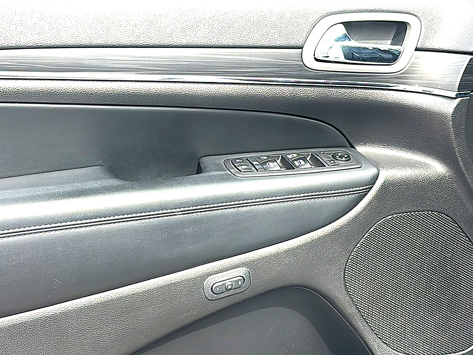 Used 2021 Jeep Grand Cherokee Limited image 17