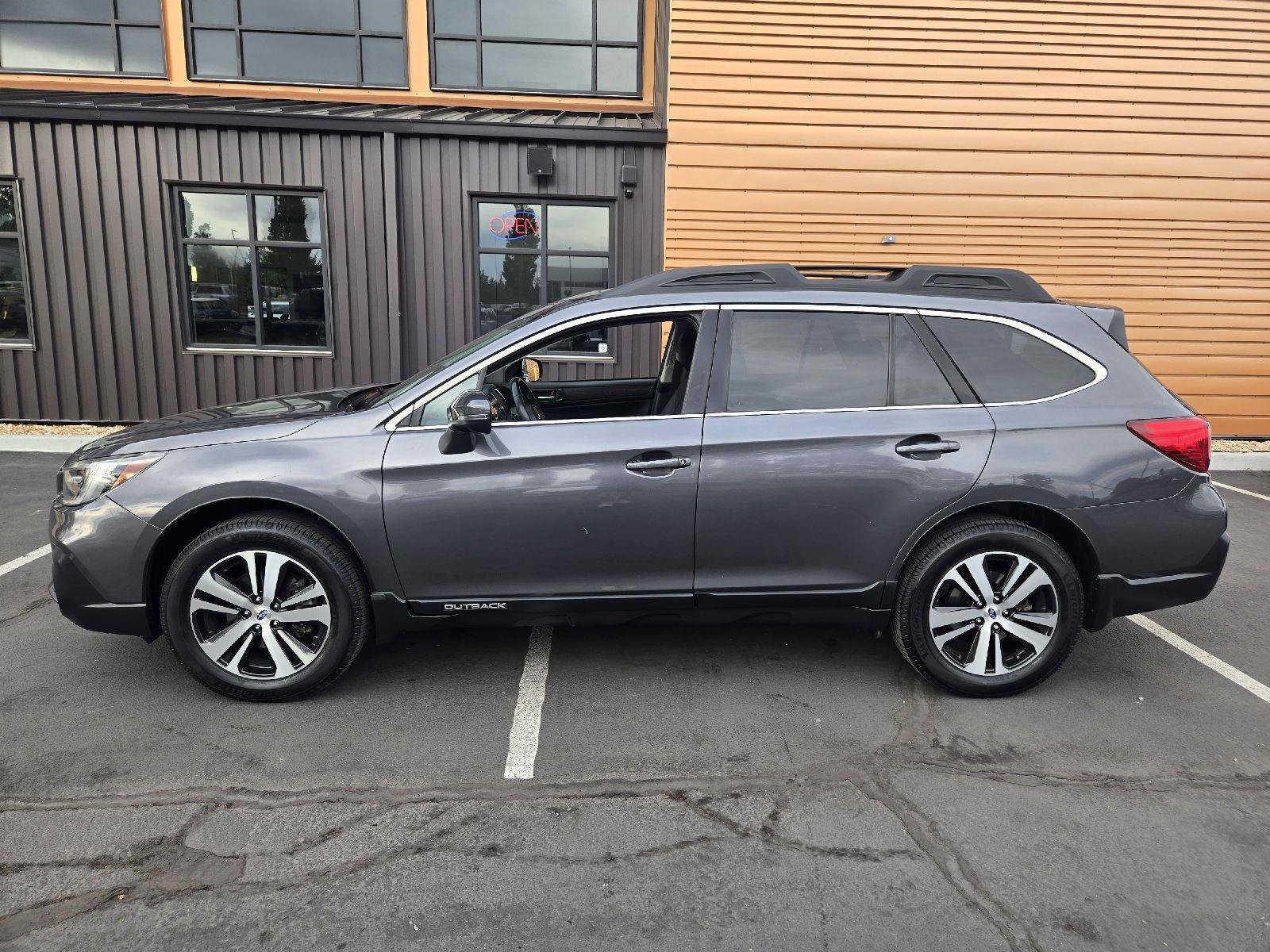 Used 2019 Subaru Outback 2.5i Limited w/ Popular Package #2 AWD/4WD image 2