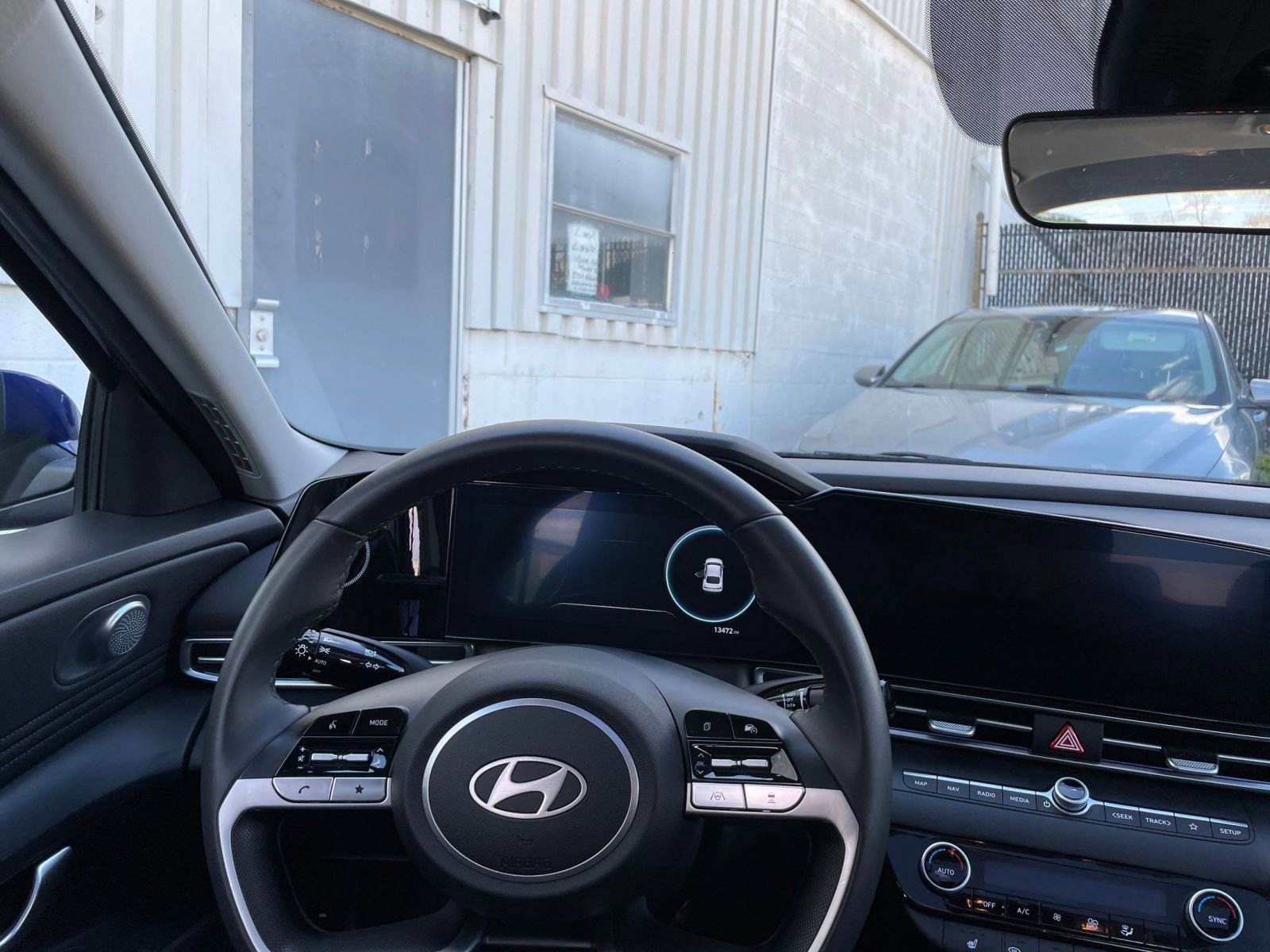 Used 2025 Hyundai Elantra SEL image 36