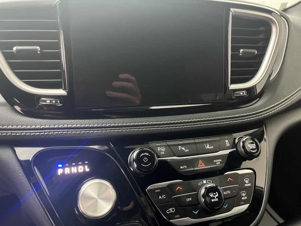 Used 2024 Chrysler Pacifica Limited FWD image 20