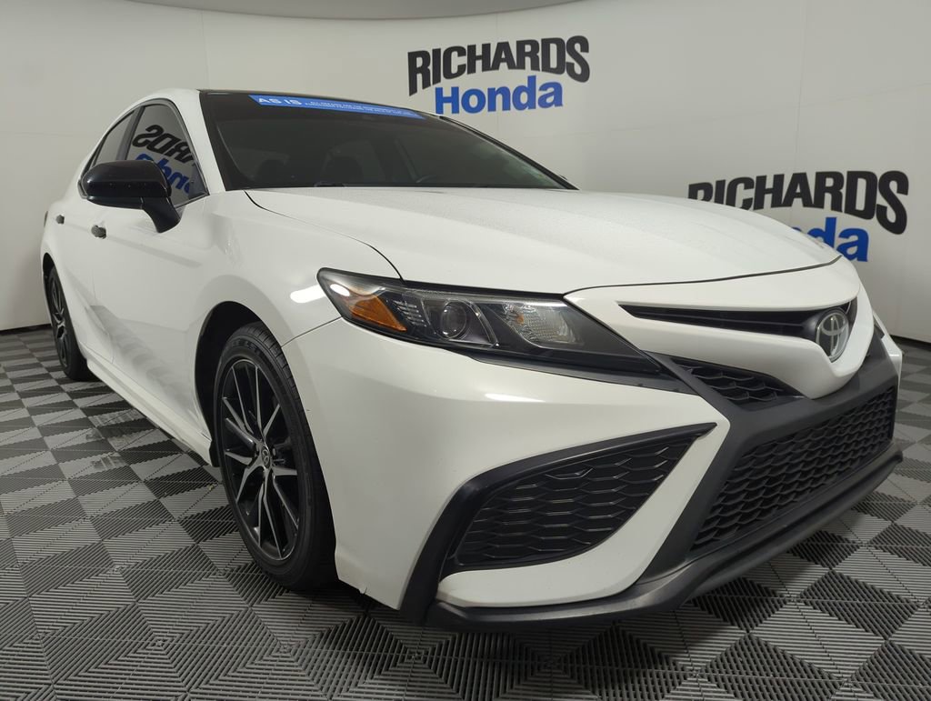 Used 2021 Toyota Camry SE FWD image 6