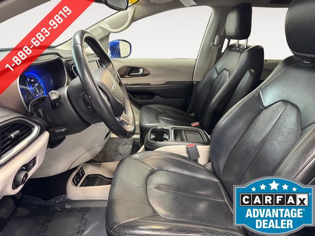 Used 2018 Chrysler Pacifica Touring-L w/ Tire & Wheel Group FWD image 8