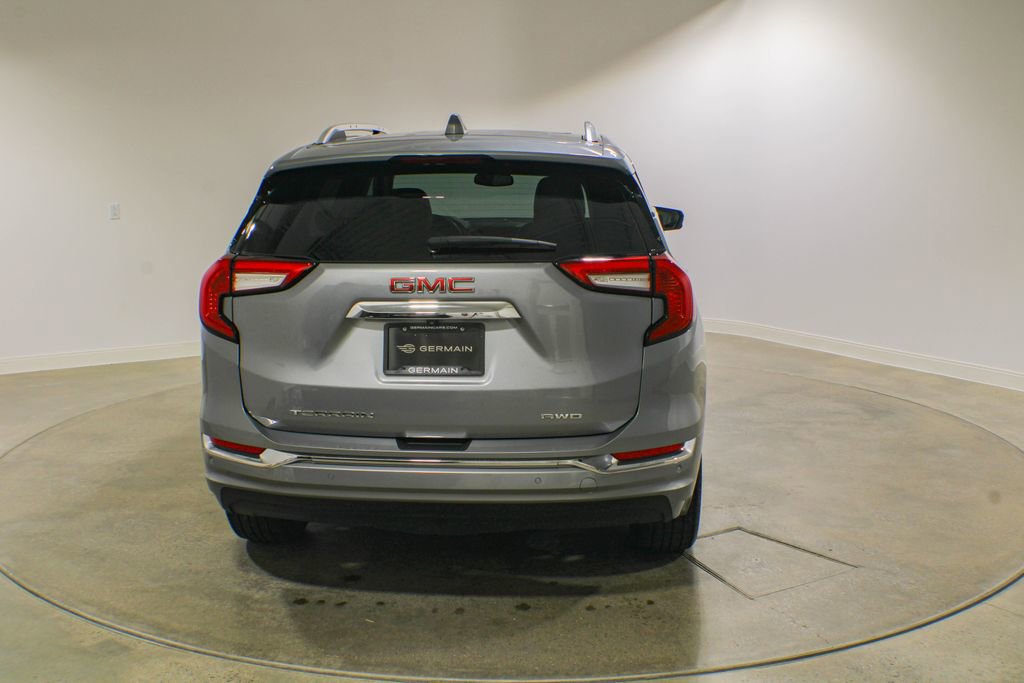 Used 2024 GMC Terrain Denali w/ Denali Premium Package AWD/4WD image 4