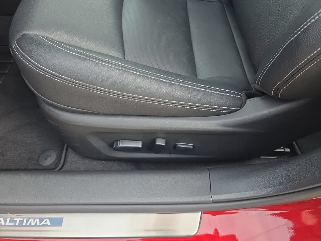 Used 2025 Nissan Altima 2.5 SL FWD image 16