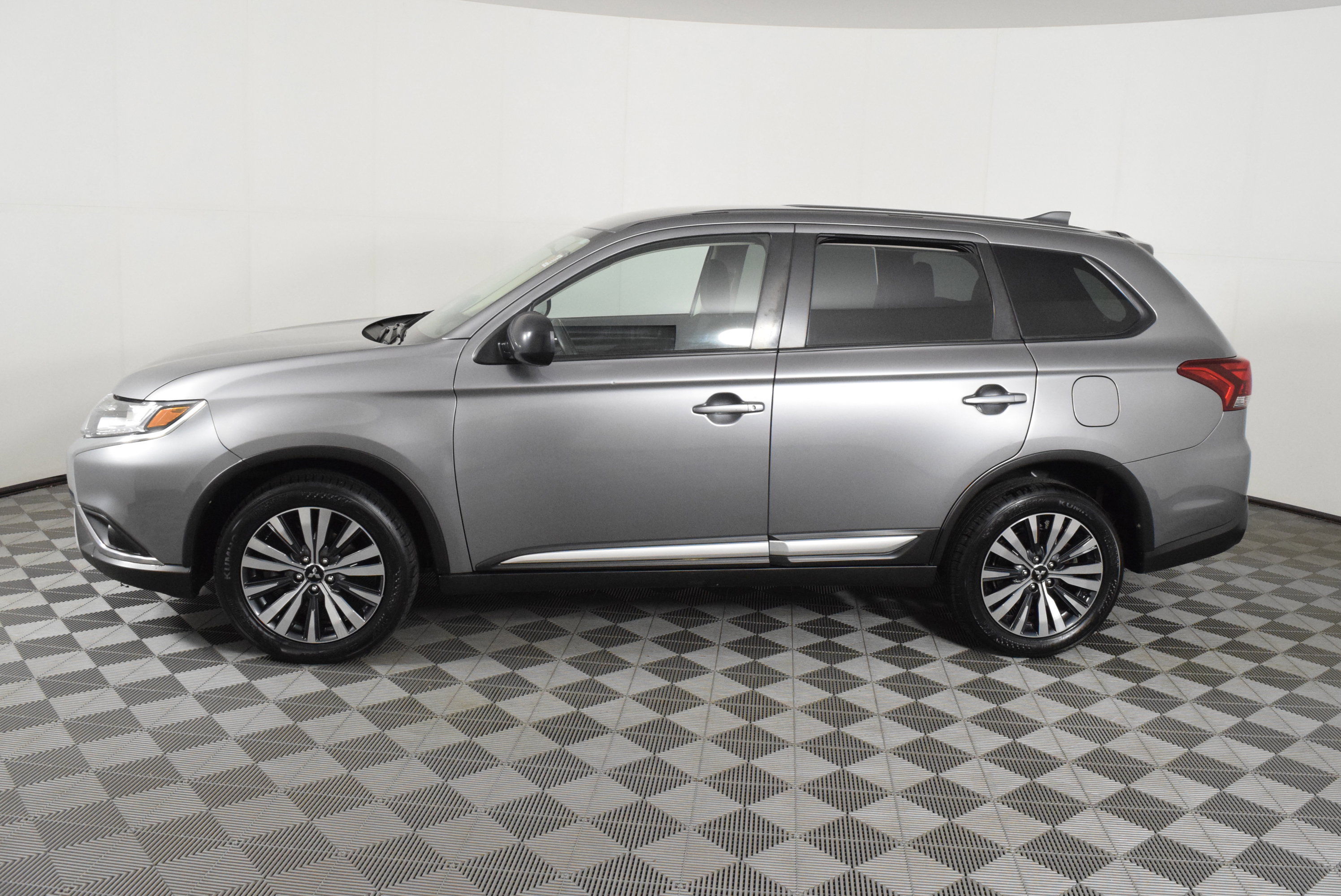 Used 2020 Mitsubishi Outlander ES image 8