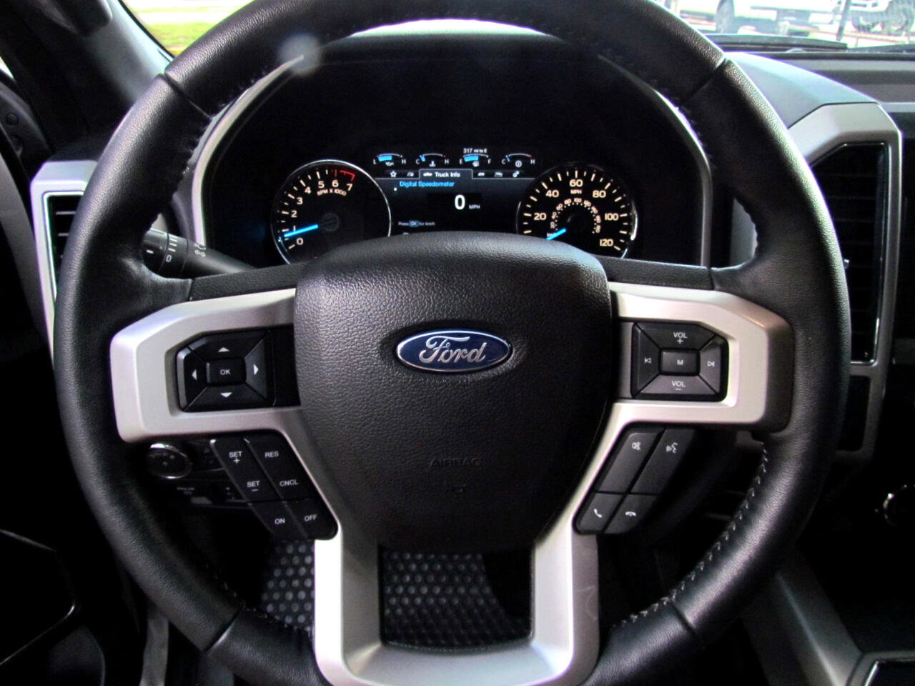 Used 2017 Ford F150 Lariat image 31