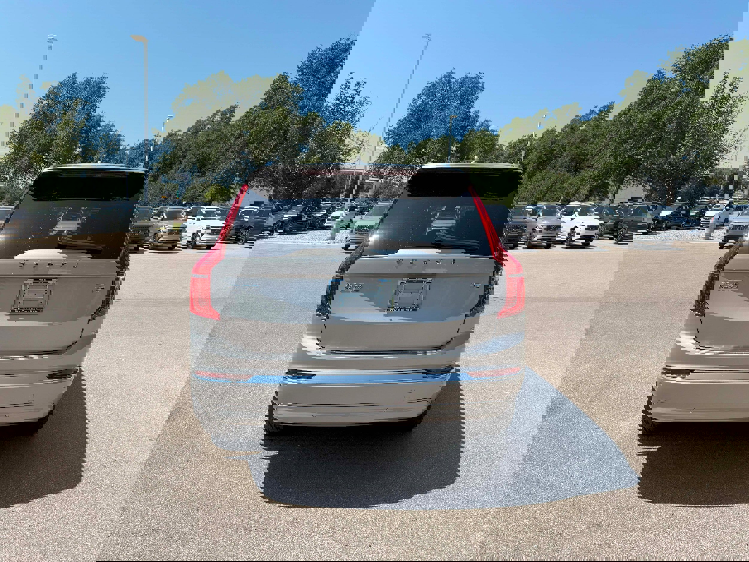 Certified 2025 Volvo XC90 T8 Plus w/ Protection Package Premier image 4