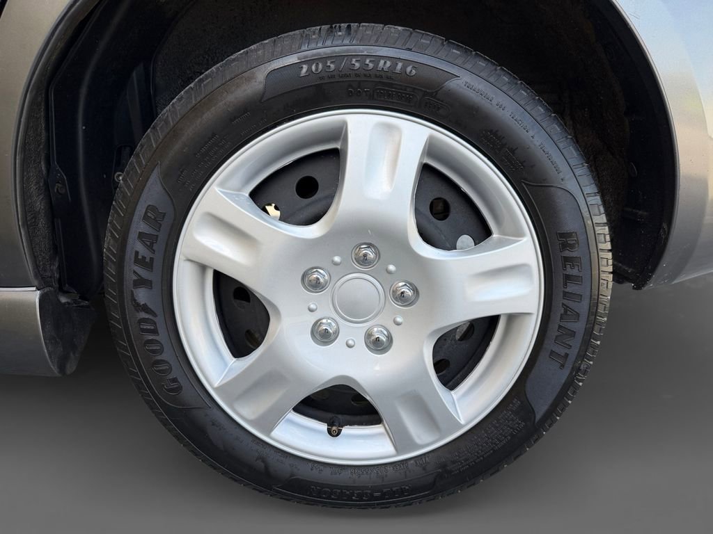 Used 2004 Toyota Matrix FWD image 10