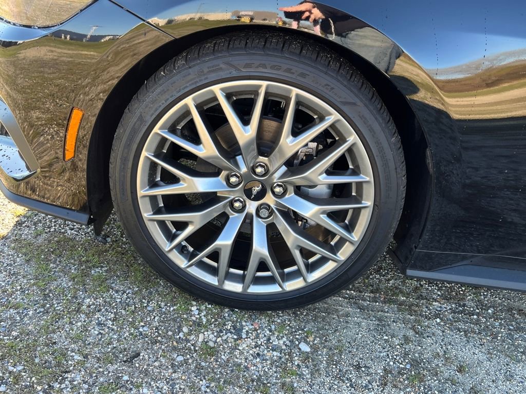 Used 2025 Ford Mustang Premium image 6