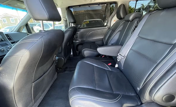 Used 2015 Toyota Sienna SE FWD image 17