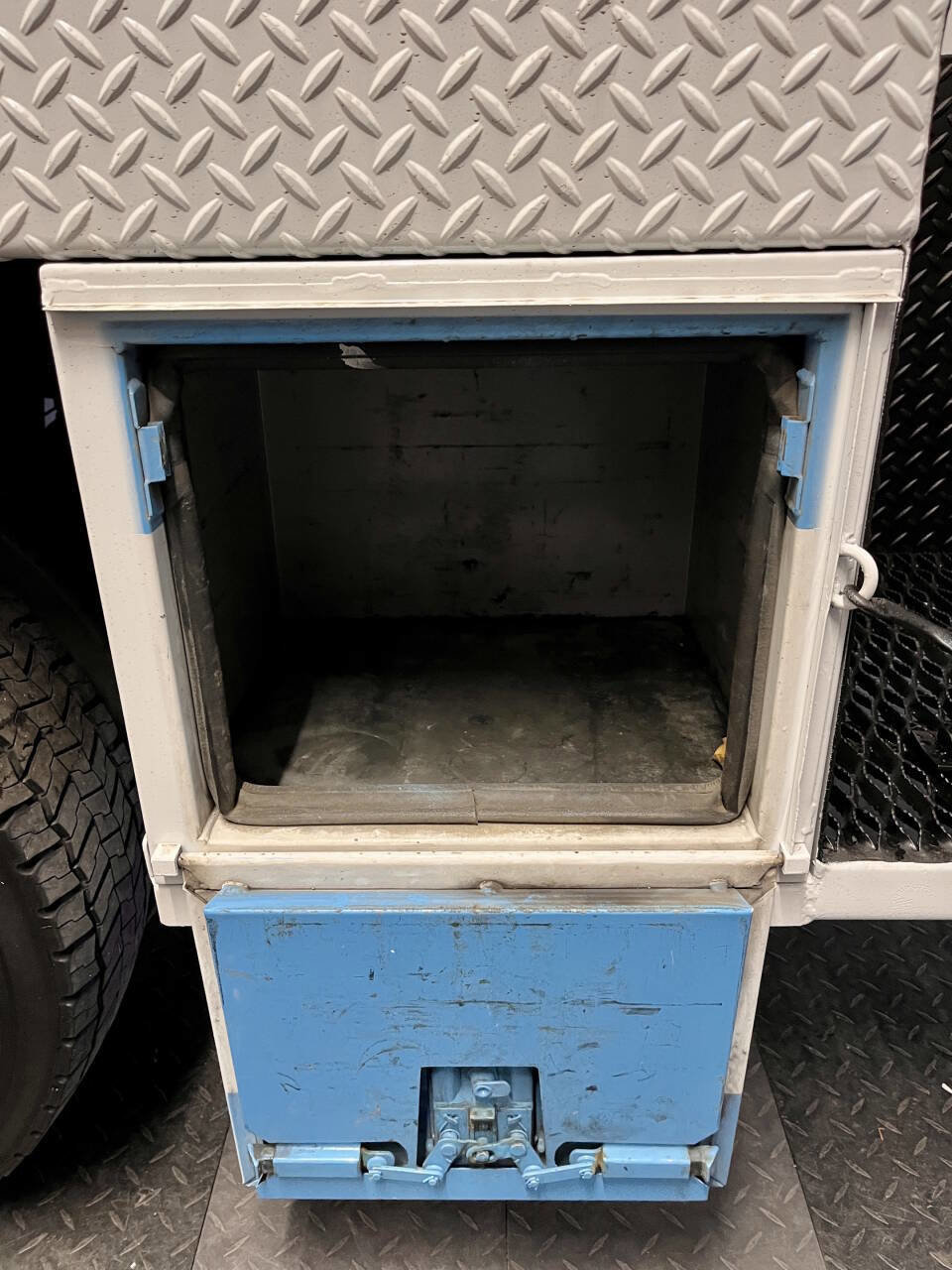 Used 2012 Ford F550 2WD Regular Cab Super Duty w/ Payload Upgrade Pkg image 24