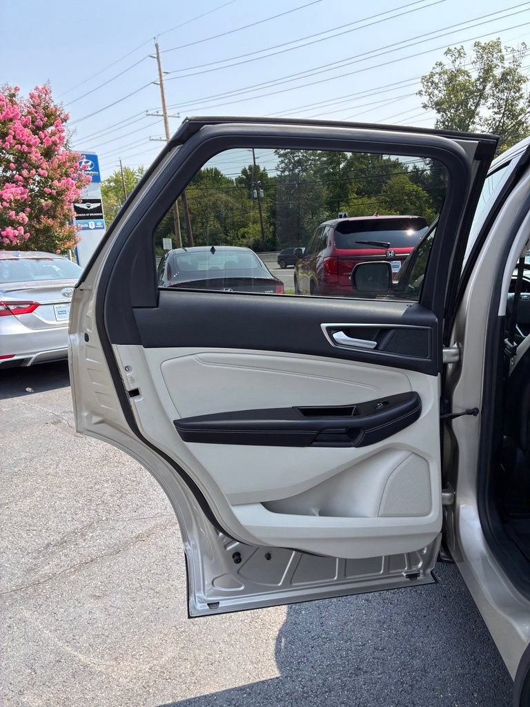 Used 2018 Ford Edge Titanium w/ Equipment Group 302A FWD image 28