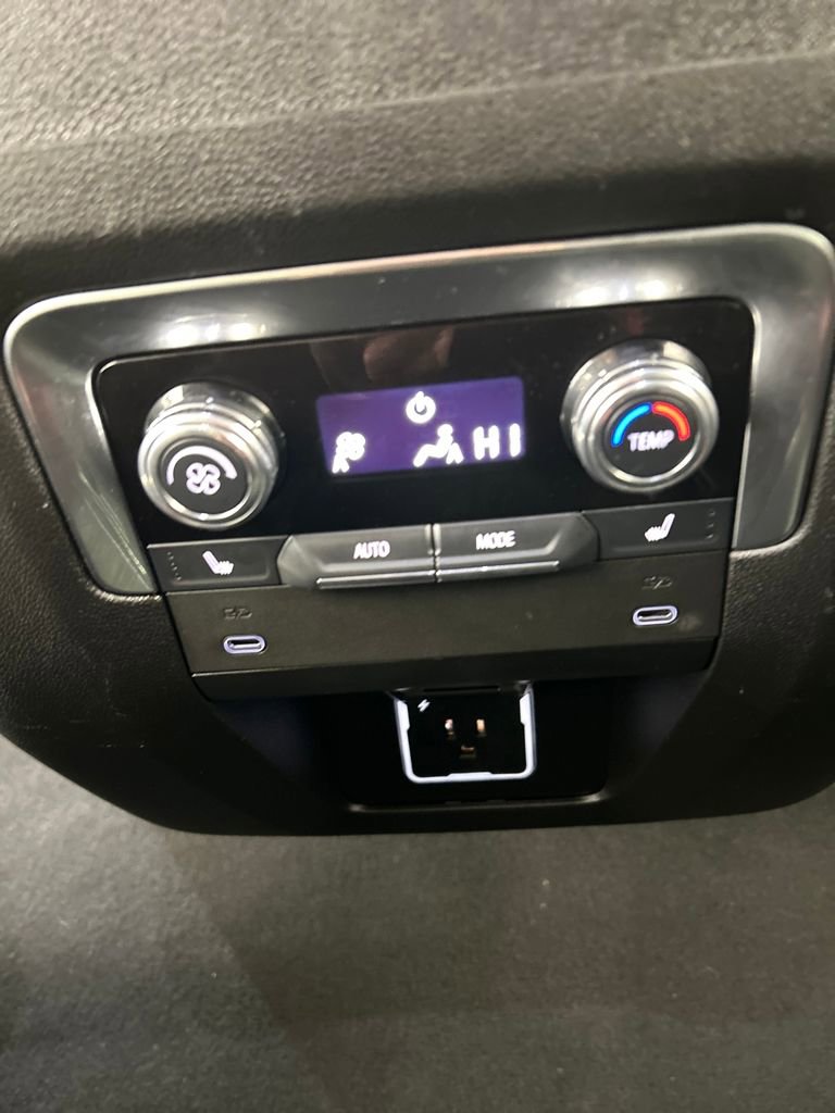 Used 2025 GMC Yukon Denali AWD/4WD image 20