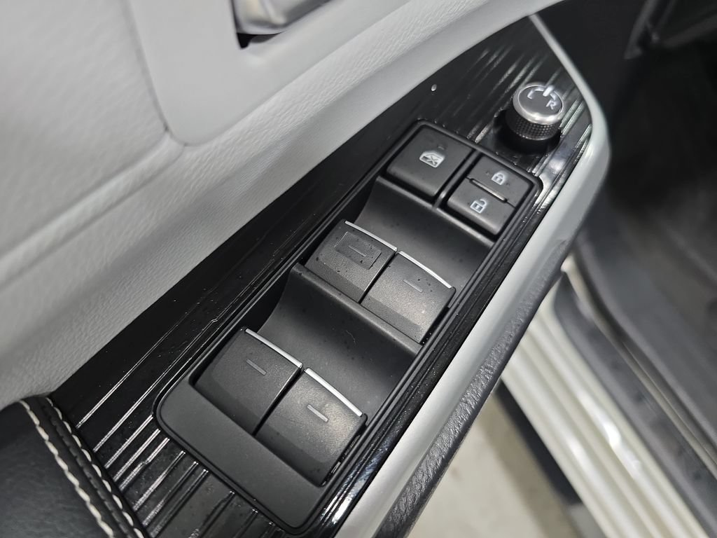 Certified 2025 Toyota Sienna XSE AWD/4WD image 32