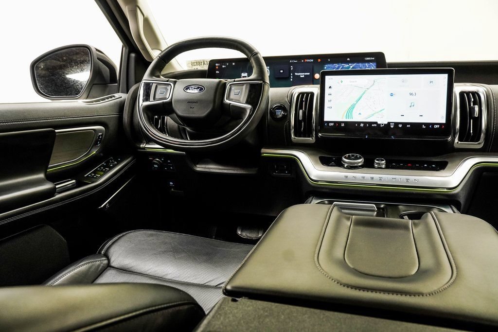 Used 2025 Ford Expedition Platinum AWD/4WD image 19