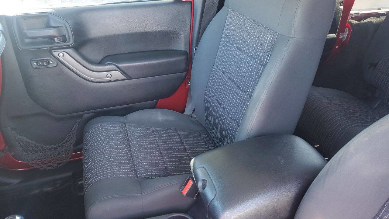 Used 2012 Jeep Wrangler Unlimited Sport image 11