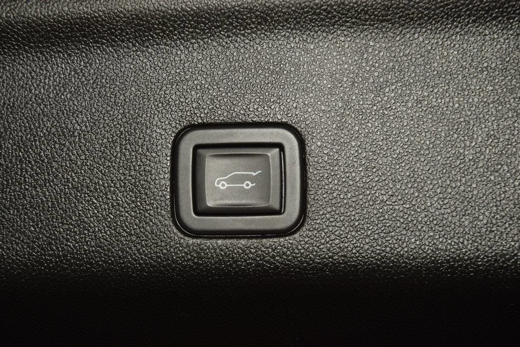 Used 2023 GMC Yukon XL Denali w/ LPO, Floor Liner Package AWD/4WD image 28
