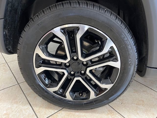 Used 2023 Jeep Compass Limited image 22