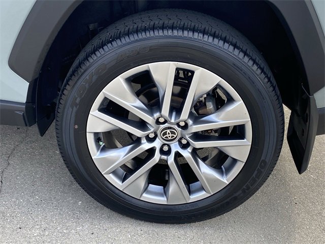 Used 2022 Toyota RAV4 XLE Premium image 33