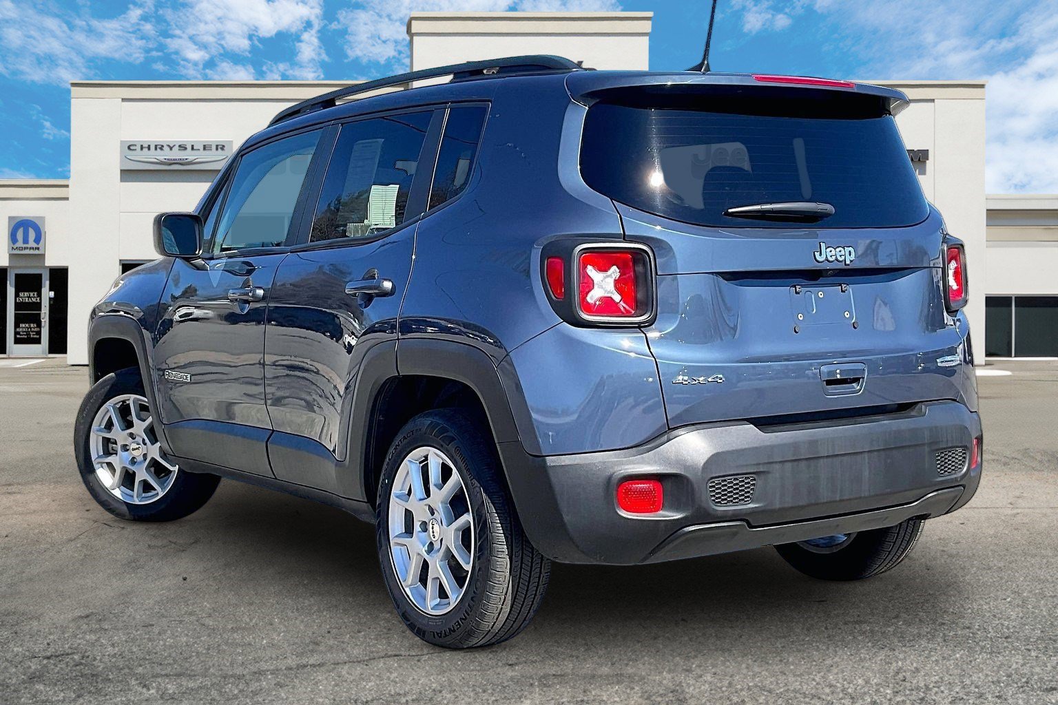 Certified 2022 Jeep Renegade Latitude w/ Convenience Group image 12