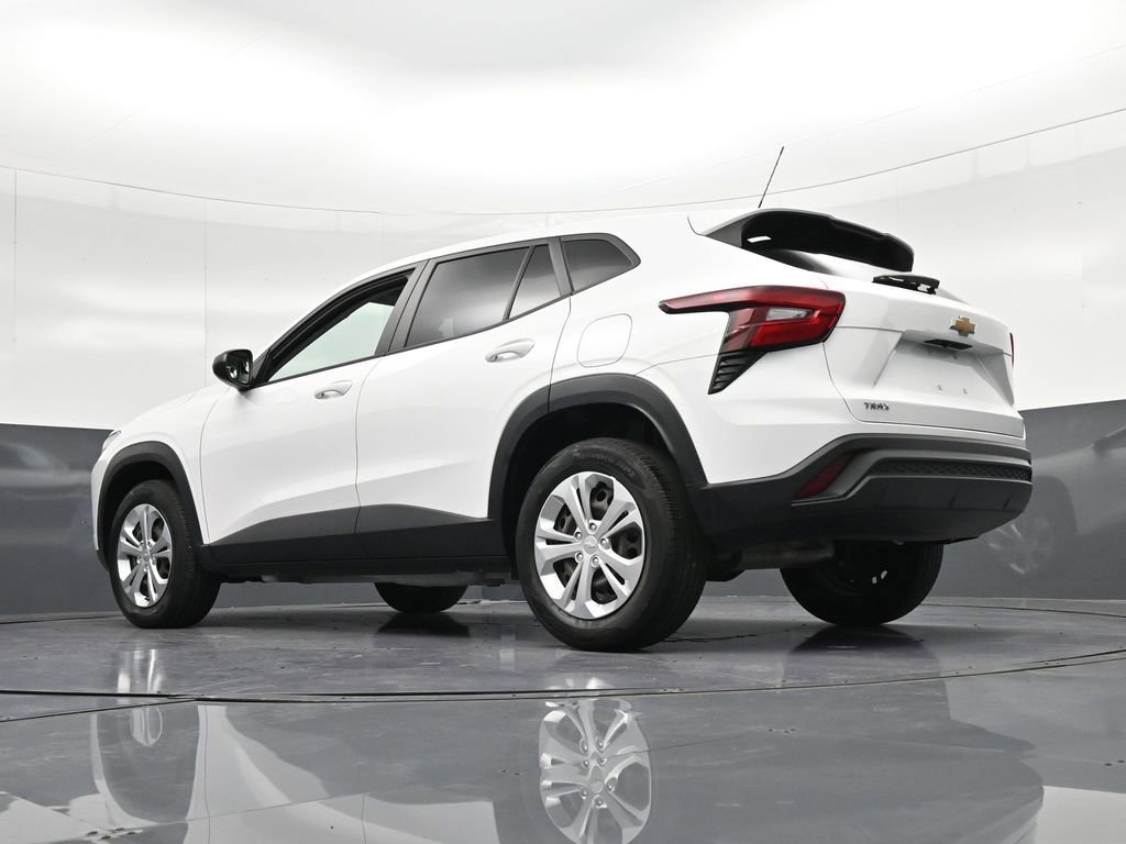 Used 2024 Chevrolet Trax LS FWD image 29