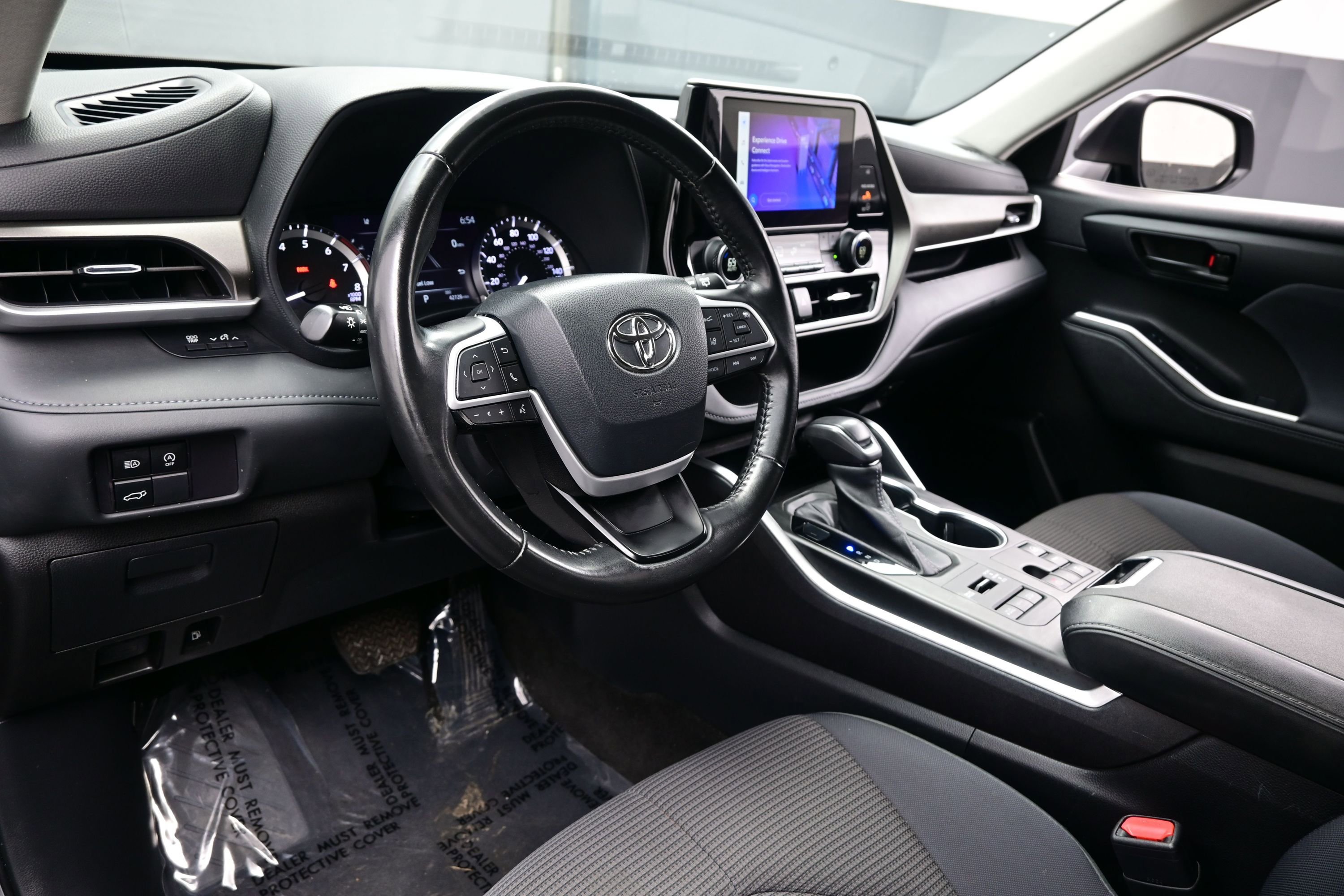 Used 2023 Toyota Highlander LE AWD/4WD image 13