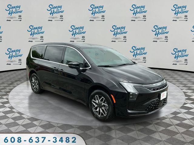 New 2027 Chrysler Pacifica Limited AWD/4WD image 3